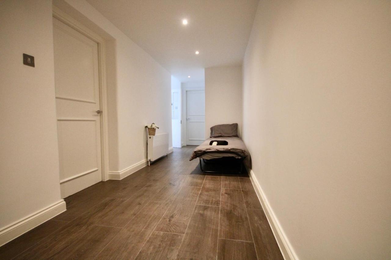 Superb Flat Near Victoria Station Apartman London Kültér fotó